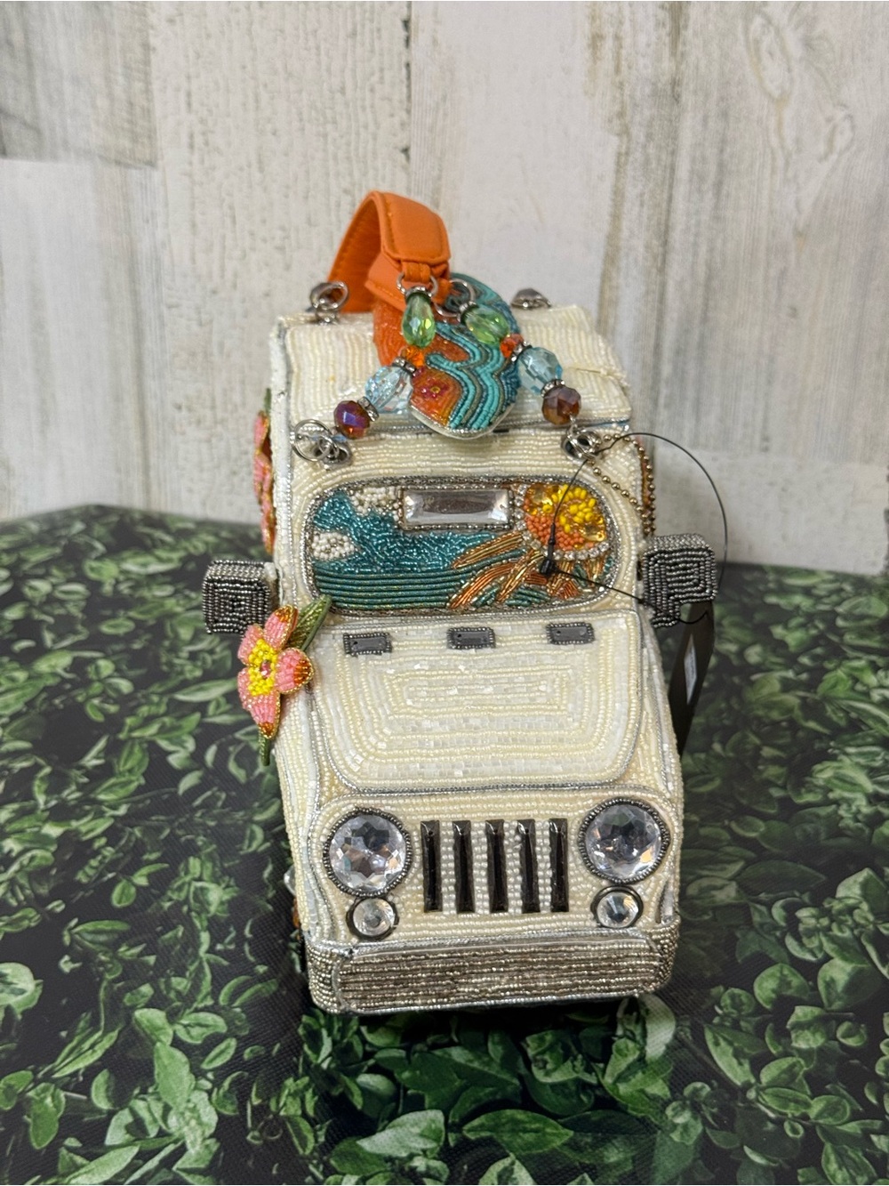 Mary Frances “Day Trip” Cream Beaded Camper Surf Theme Bag Cert of Authenticity - Picture 11 of 15